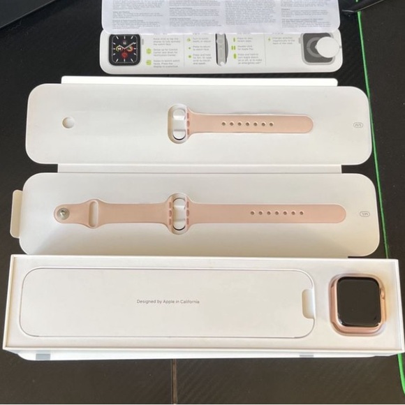 Series 5 Apple Watch main image 5